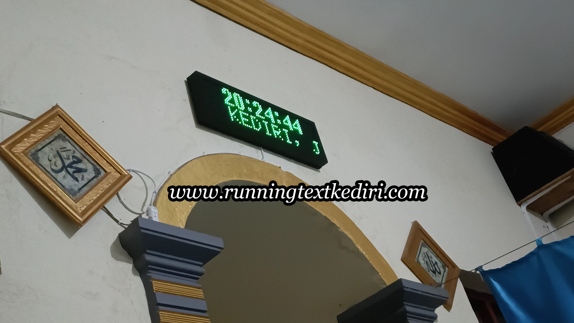 <p>Kami menyediakan jadwal sholat berbagai ukuran yang dapat anda pesan sesuai dengan kebutuhan anda. Kami juga menyediakan running text berbagai warna, anda dapat menggunakan satu warna seperti merah, kuning, putih, biru, hijau. Kami akan memberikan frame gratis untuk anda, dan kami juga akan memberikan pelayanan terbaik untuk anda saat ini juga.</p>